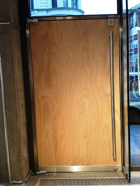 Neue Tür vom Adidas Store